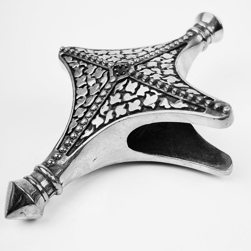 "Камінь", гарда для шаблі, біла бронза