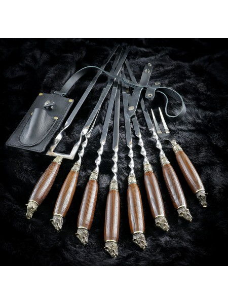 "Кабанчики", шампури + подвійний шампур + вилка у шкіряному сагайдаку. "Кабанчики", шампури + подвійний шампур + вилка у шкіряному сагайдаку.